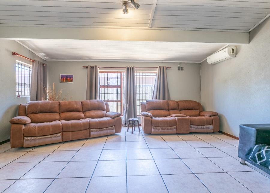 4 Bedroom Property for Sale in Windsor Park Western Cape